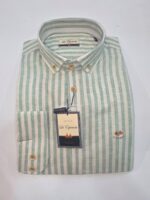 Hombre con camisa de rayas verde agua La Española