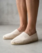 Hombre con alpargatas de esparto beige José Beltrán