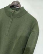 Jersey verde oliva para hombre visto de frente