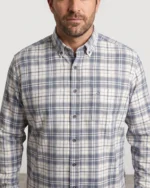 Camisa de cuadros azules José Beltrán para hombre puesta