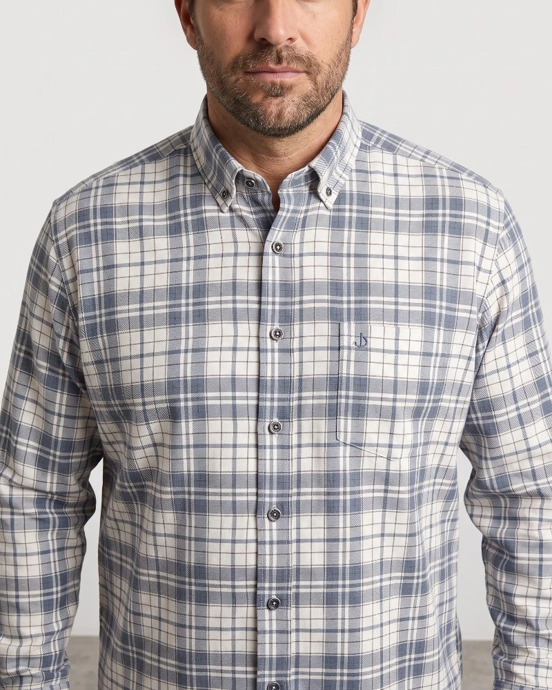 Camisa de cuadros azules José Beltrán para hombre puesta