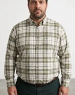 Camisa de cuadros verdes José Beltrán para hombre puesta