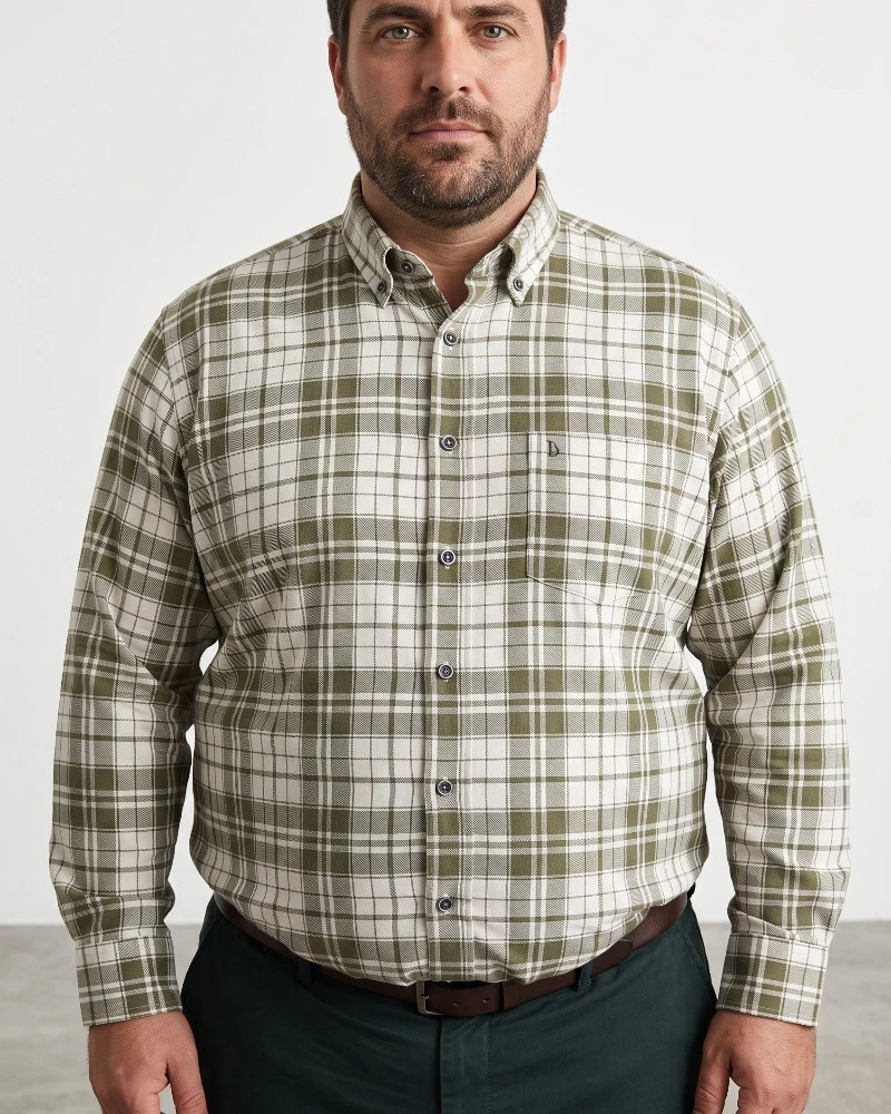 Camisa de cuadros verdes José Beltrán para hombre puesta