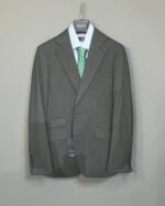 Traje gris marengo Lino Clemente colgado de frente