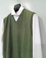Jersey verde sin mangas con cuello de pico para hombre José Beltrán - Imagen 2