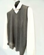 Chaleco de punto gris con cuello de pico José Beltrán - Imagen 2