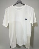Camiseta blanca Boston colgada de frente