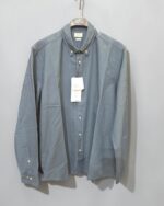 Camisa Oxford azul índigo Boston, vista en percha