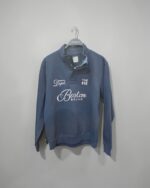 Sudadera azul marino Boston colgada de frente