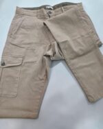 Pantalón cargo camel Boston extendido