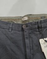 Detalle de la cintura del pantalón cargo azul petróleo Boston
