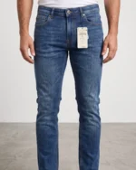 Pantalón vaquero slim azul lavado Boston para hombre puesto