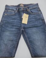 Pantalón vaquero slim azul lavado Boston visto de frente