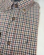 Camisa de microcuadros granate y azul con bolsillo José Beltrán - Imagen 2