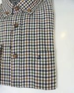 Camisa de microcuadros verde y beige con bolsillo José Beltrán - Imagen 2