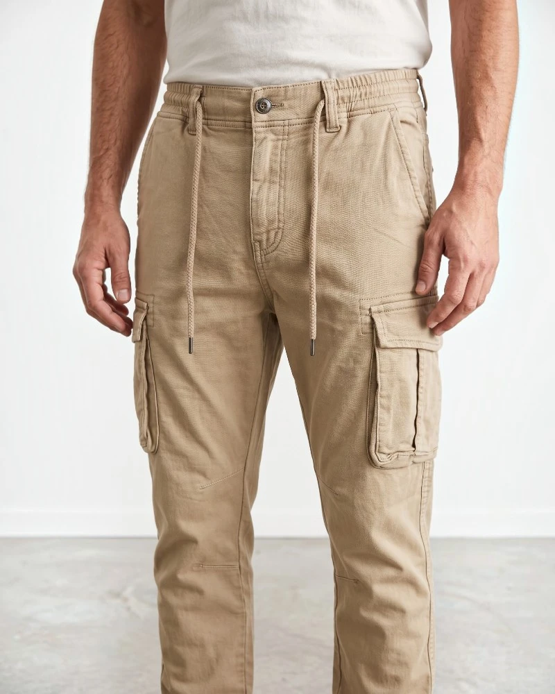 Pantalón cargo camel tipo jogger para hombre José Beltrán
