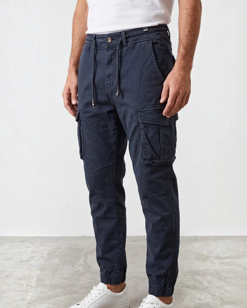 Pantalón cargo azul marino tipo jogger para hombre José Beltrán