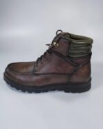 Bota marrón La Española con suela dentada