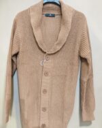 Rebeca camel con cuello esmoquin para hombre, vista frontal