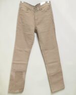 Pantalón color visón de cinco bolsillos para hombre, vista frontal