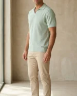 Polo de hombre verde menta con punto tejido y cuello abierto sin botón