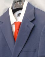 Detalle del traje slim fit azul marino Niza de Lino Clemente