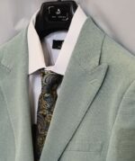 Detalle del traje verde agua Triana de Lino Clemente