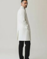 Abrigo blanco de cuello mao abotonado para hombre